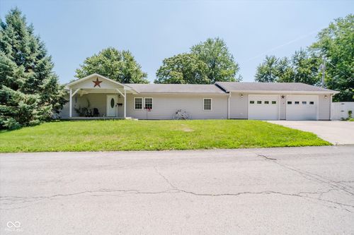 525 Chestnut St, Noblesville, IN, 46060-3324 | Card Image