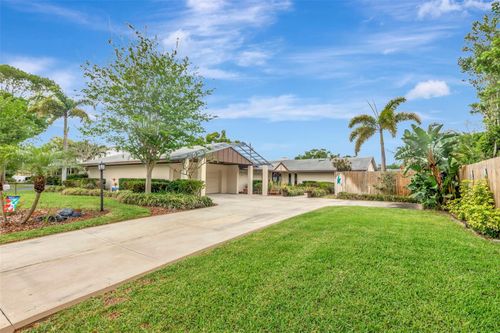 8233 Forest Cir, Seminole, FL, 33776-3113 | Card Image