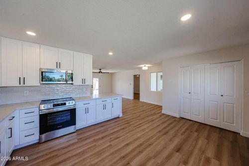 3337 W Ocotillo Rd, Phoenix, AZ, 85017-1057 | Card Image