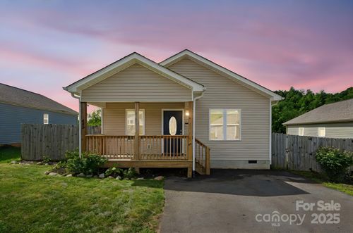 465 Quinn Hill Ln, Mars Hill, NC, 28754-0618 | Card Image