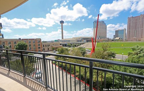apt-301-215 Center St, San Antonio, TX, 78202-2756 | Card Image