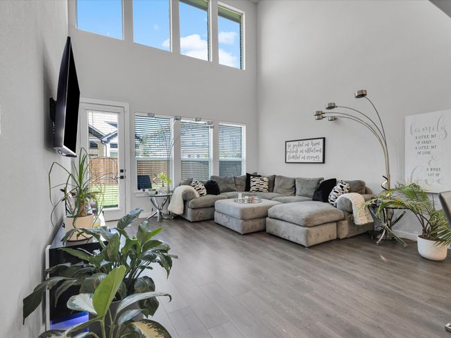 1366 Silverthorn Trl, House other with 5 bedrooms, 3 bathrooms and null parking in Justin TX | Image 9
