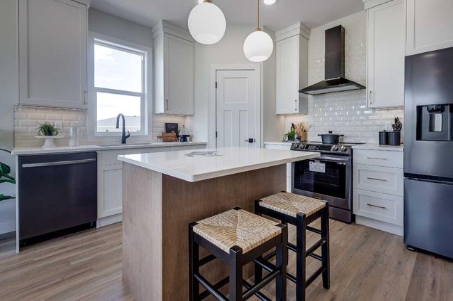 97 Gray Close, Home with 3 bedrooms, 3 bathrooms and 2 parking in Sylvan Lake AB | Image 4