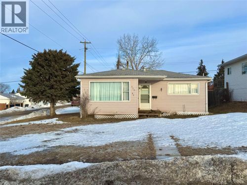 520 98 Ave, Dawson Creek, BC, V1G1R9 | Card Image