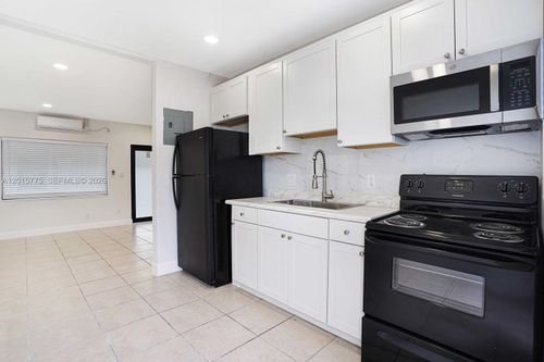 1-502 Nw 7th Ct, Hallandale Beach, FL, 33009-2269 | Card Image