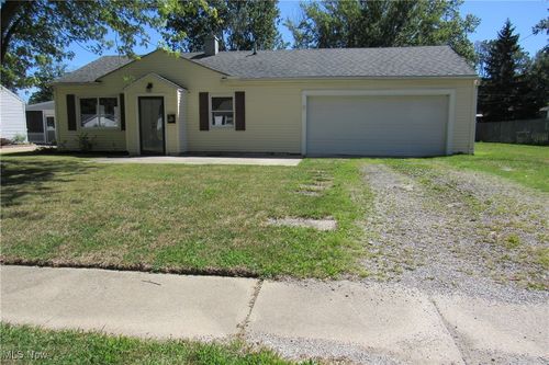 950 Union Ave, Ashtabula, OH, 44004-2562 | Card Image