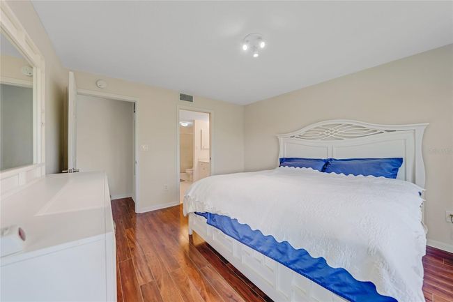APT-2101 - 5725 Greenwood Ave, Condo with 2 bedrooms, 2 bathrooms and null parking in NORTH PORT FL | Image 15