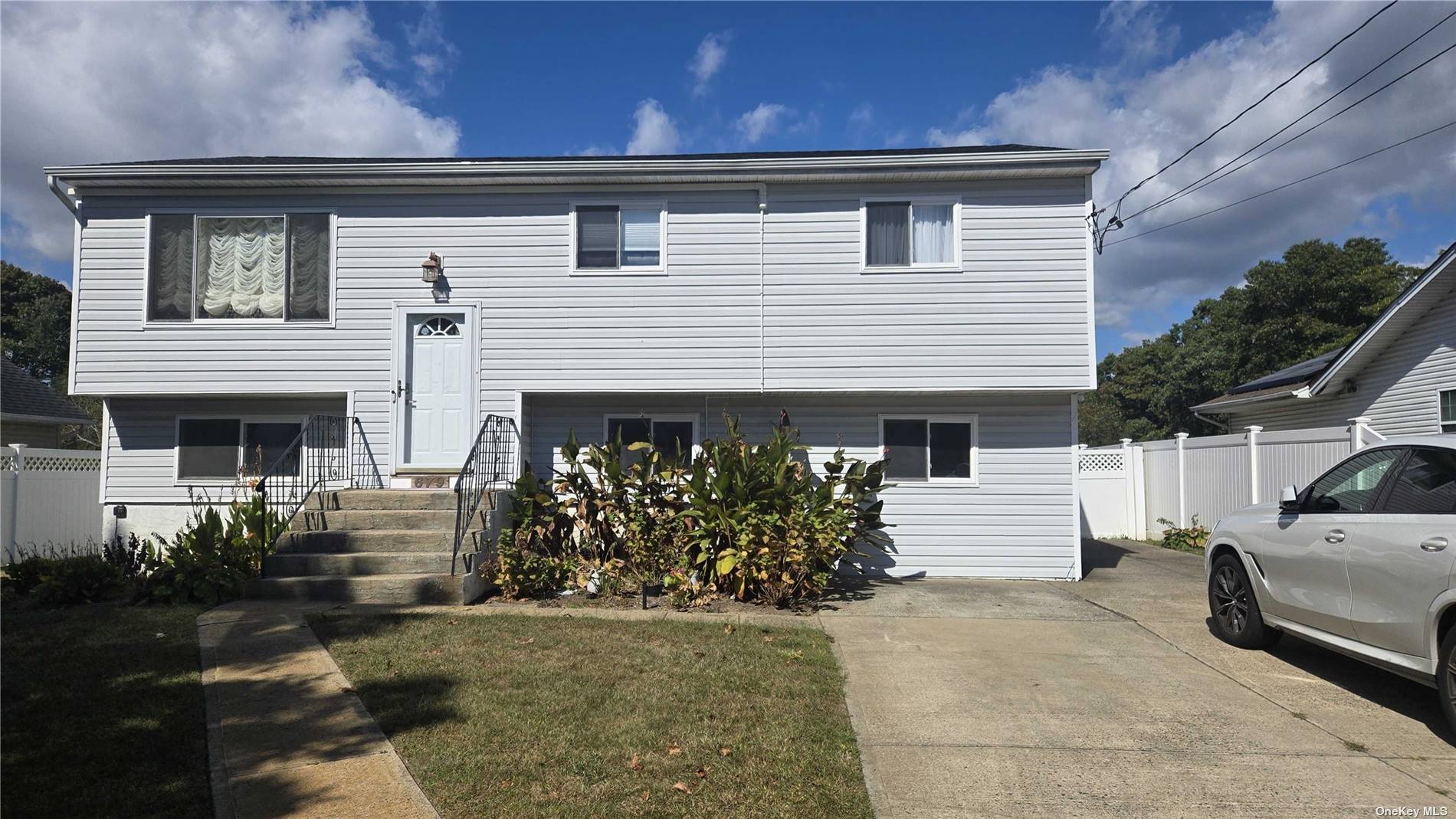 1STFL 679 Commander Avenue, For Rent in West Babylon Zoocasa