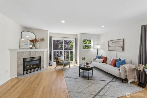 a-516 N 46th St, Seattle, WA, 98103-6409 | Card Image