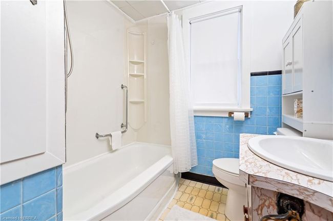 226 Charing Cross St, House other with 3 bedrooms, 1 bathrooms and 5 parking in Brantford ON | Image 24