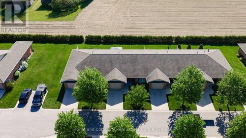11 Bayfield Mews Lane, Bluewater (Bayfield), ON, N0M1G0 | Card Image