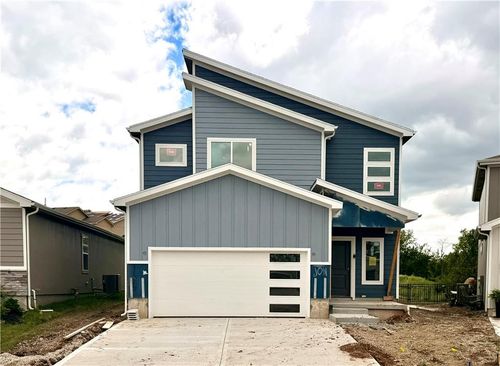 807 Glenn Cir, Raymore, MO, 64083-5601 | Card Image