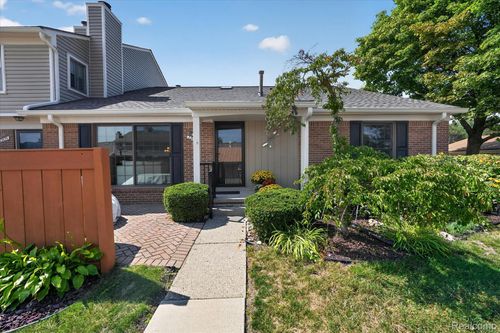 22076 Edgewater, Novi, MI, 48375-5012 | Card Image