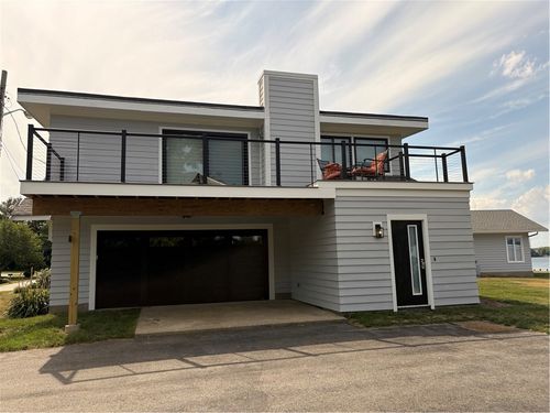 182 Bayview Ave, Portsmouth, RI, 02871-3100 | Card Image