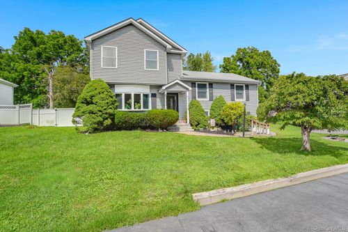 8 Hampton Rd, Poughkeepsie, NY, 12603-5617 | Card Image