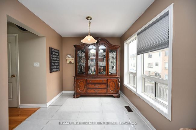 39 Decker Hollow Cir, House attached with 3 bedrooms, 6 bathrooms and 2 parking in Brampton ON | Image 10