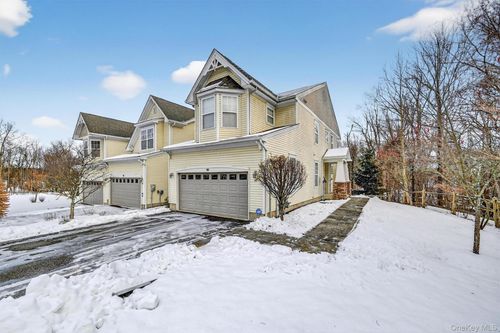 40 Cornwall Ln, Middletown, NY, 10940-5077 | Card Image