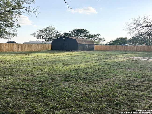 12116 Loop 107, House other with 3 bedrooms, 2 bathrooms and null parking in Adkins TX | Image 8
