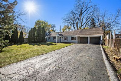 11960 Poplar Street, Home with 3 bedrooms, 1 bathrooms and null parking in Southgate MI | Image 3