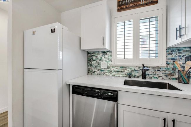 UNIT-212 - 325 Kitty Hawk Rd, Condo with 2 bedrooms, 1 bathrooms and 1 parking in Alameda CA | Image 7