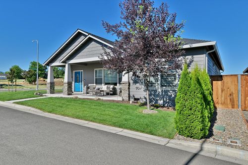 2583 Newmar Ln, Medford, OR, 97504-4428 | Card Image