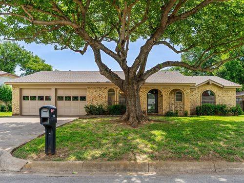 3732 Holland Dr, North Richland Hills, TX, 76180-1550 | Card Image