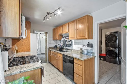 4673 Dearborndale St, Dearborn Heights, MI, 48125-2217 | Card Image