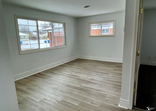 4630 Gertrude St, Dearborn Heights, MI, 48125-2806 | Card Image