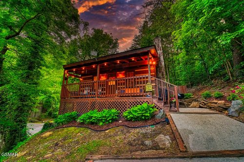 201 Tsali Way, Sevierville, TN, 37876-9701 | Card Image