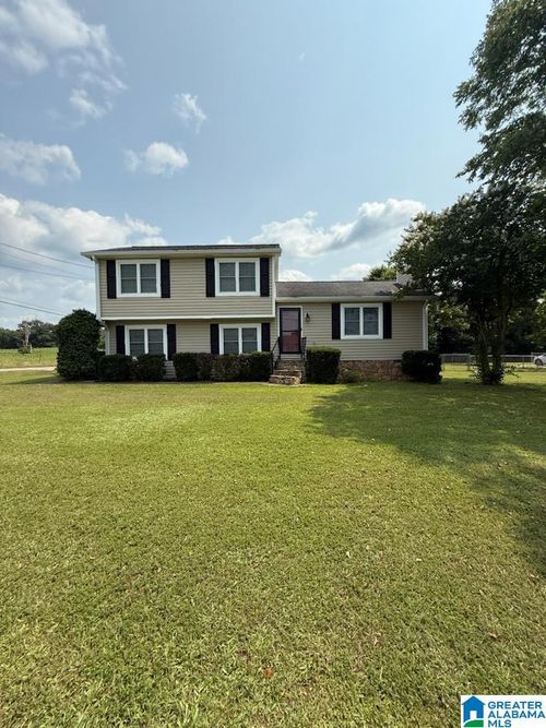 1500 Rockview Cir, Weaver, AL, 36277-3016 | Card Image