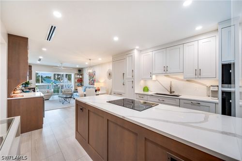 310-1021 3rd St S, NAPLES, FL, 34102-7042 | Card Image