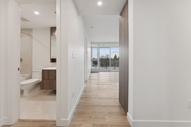 610 - 9675 King George Blvd, Condo with 1 bedrooms, 1 bathrooms and 1 parking in Surrey BC | Image 6