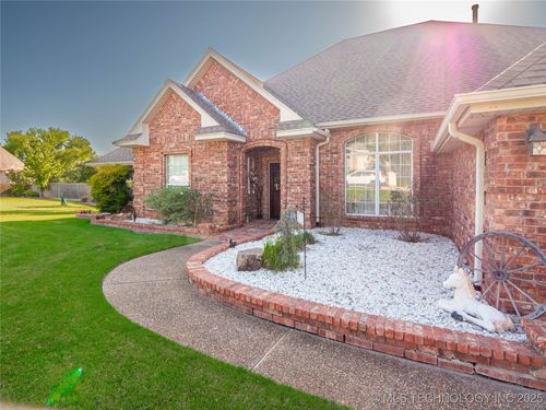 1905 Whipporwill Dr, McAlester, OK, 74501-7522 | Card Image