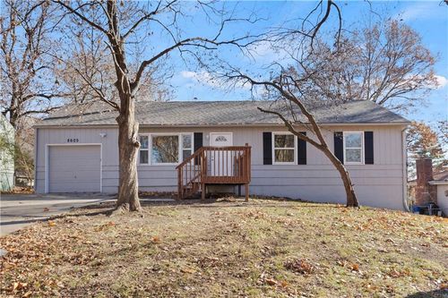 8605 Spring Valley Rd, Raytown, MO, 64138-3158 | Card Image