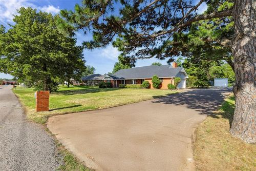 3306 N Oklahoma Ave, Shawnee, OK, 74804-2246 | Card Image