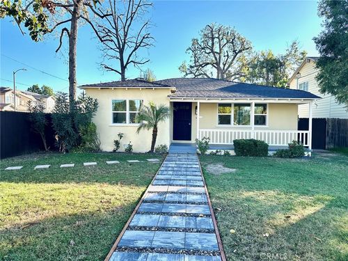 7360 Hesperia Ave, Reseda, CA, 91335-3237 | Card Image