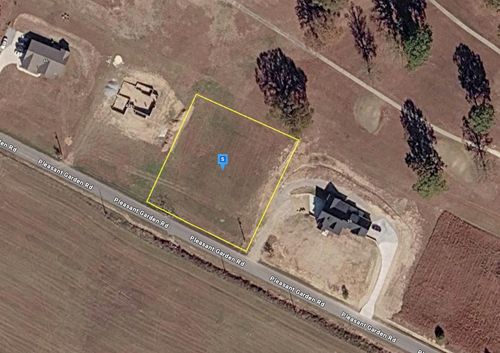 40 Pleasant Garden Rd, Summertown, TN, 38483-7145 | Card Image