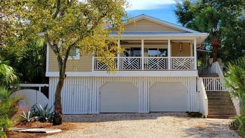 1004 2nd Ave, Tybee Island, GA, 31328-9433 | Card Image