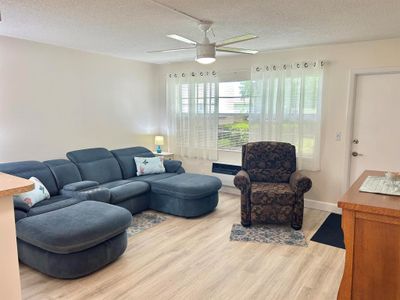 106 - 210 Horizons E, Condo with 1 bedrooms, 1 bathrooms and null parking in Boynton Beach FL | Image 3