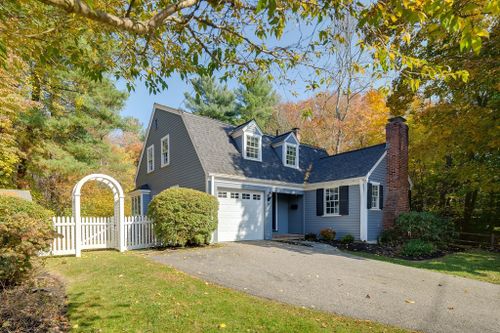 39 Mayo Road, Wellesley, MA, 02482 | Card Image