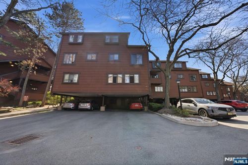 166 Sandcastle Ky, Secaucus, NJ, 07094-2206 | Card Image