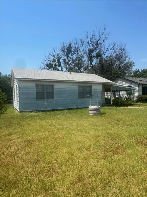 106 Benton St, Nocona, TX, 76255-3610 | Card Image