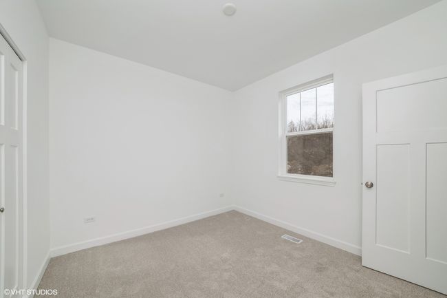 330 W Meister Ave, Condo with 2 bedrooms, 2 bathrooms and 1 parking in Elmhurst IL | Image 12