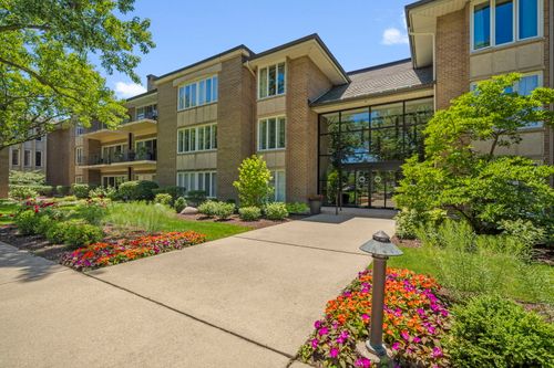 c106-2 Oak Brook Club Dr, Oak Brook, IL, 60523-1332 | Card Image