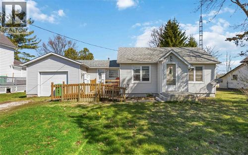 4460 Petrolia Line, Petrolia, ON, N0N1R0 | Card Image