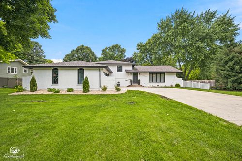 11S528 Book Rd, Naperville, IL, 60564-4701 | Card Image