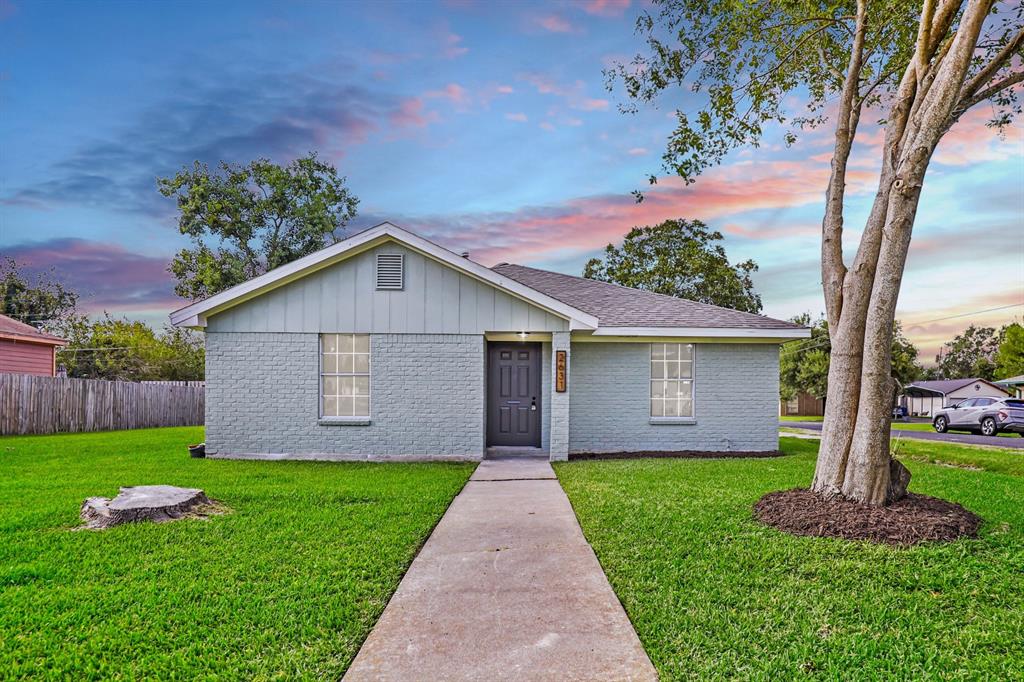 5th Ave, Texas City, TX 77590
