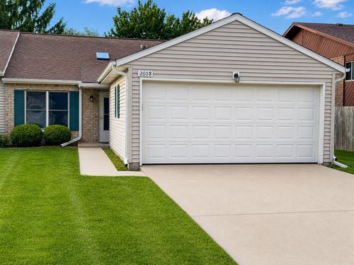 0-2608 38th St, Moline, IL, 61265-7875 | Card Image