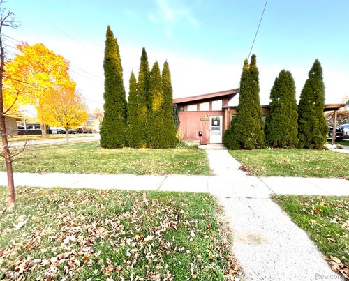 106 N Marquette St, Durand, MI, 48429-1423 | Card Image