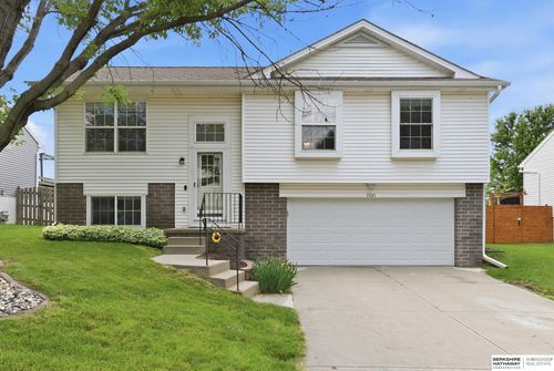 17615 Olive St, Omaha, NE, 68136-2047 | Card Image